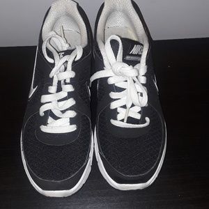 Nike Air Relentless Sneakers